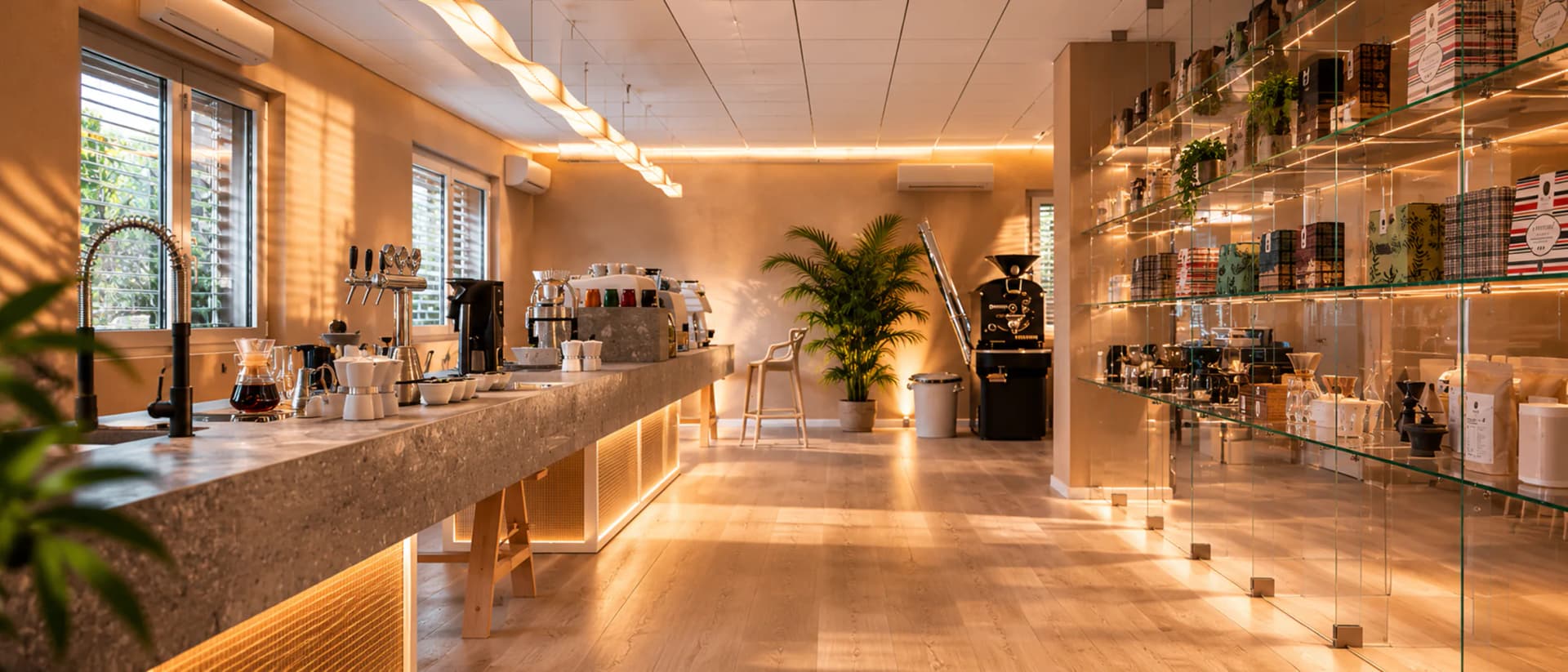Interni della sede Hardy Academy: banco formazione, attrezzature e area corsi