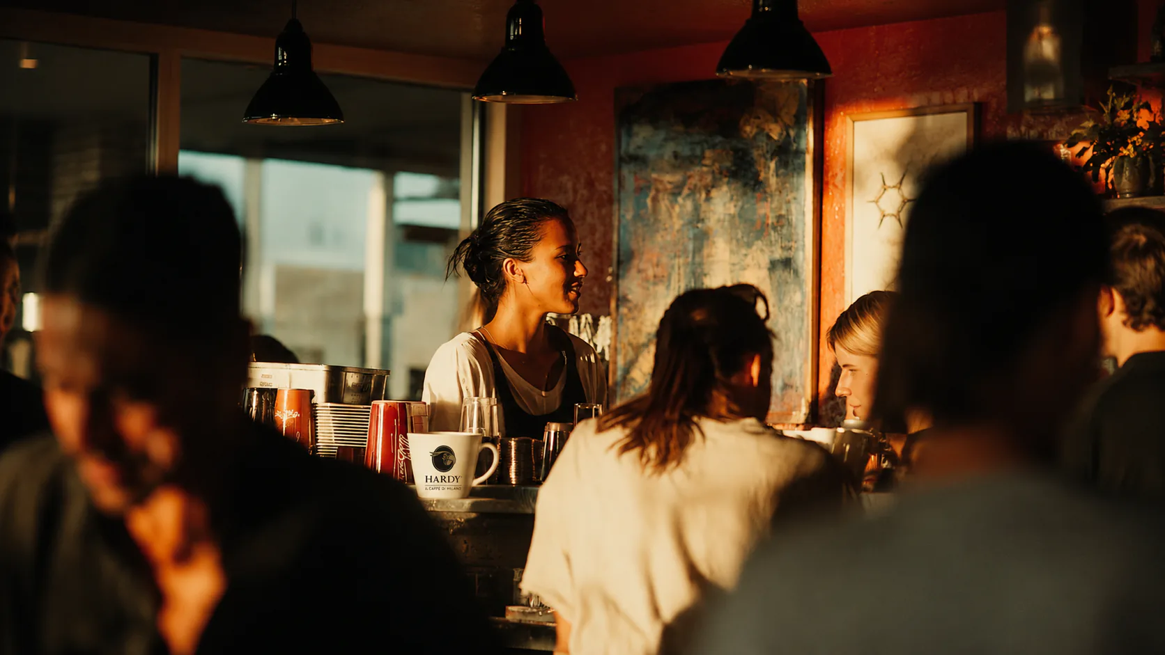 Bar with Hardy service — Hardy cup at the counter