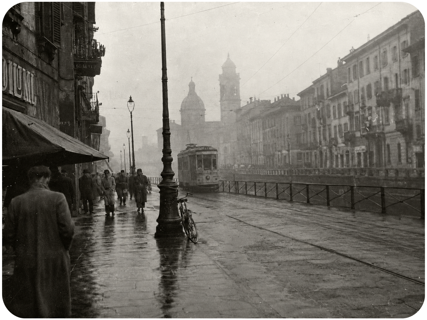 Milano storica, Navigli con tram e nebbia
