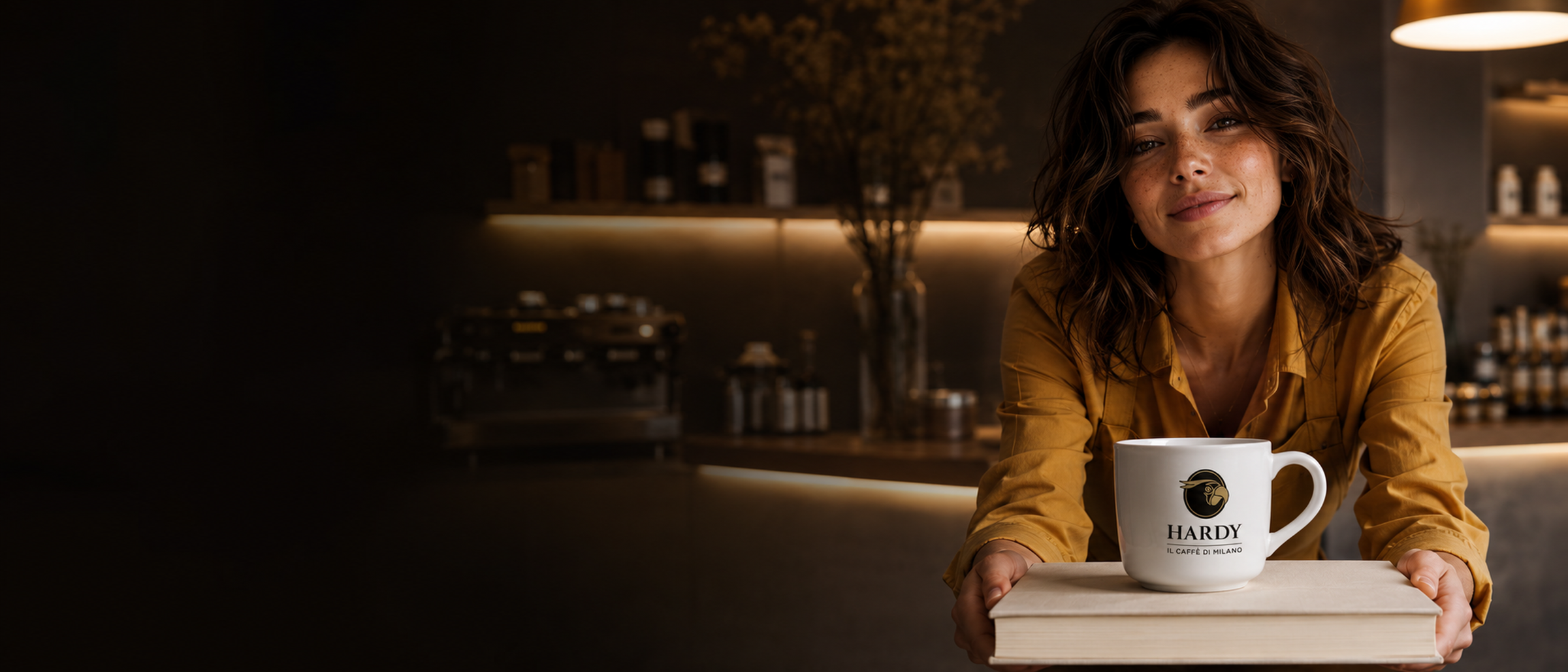 Μπαρίστα στον πάγκο — σερβίρισμα espresso Hardy στο Μιλάνο